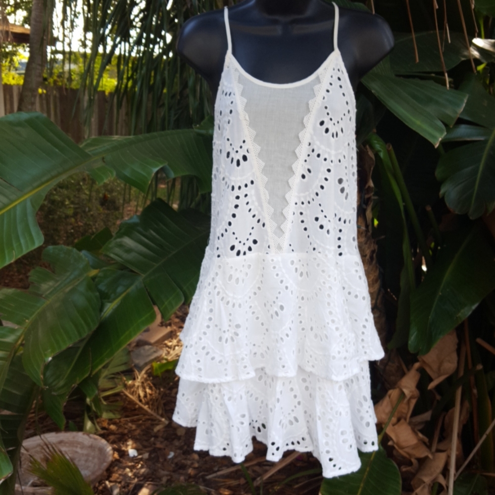 L atiste Eyelet lace dress with ruffled him